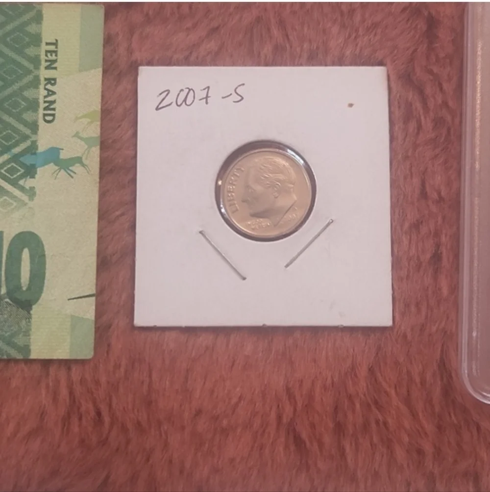 Assorted Currency Collection - Picture 5 of 9